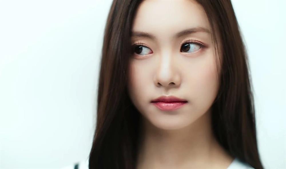 Nữ thần tượng sinh năm 2005 đang là tâm điểm tranh cãi-4