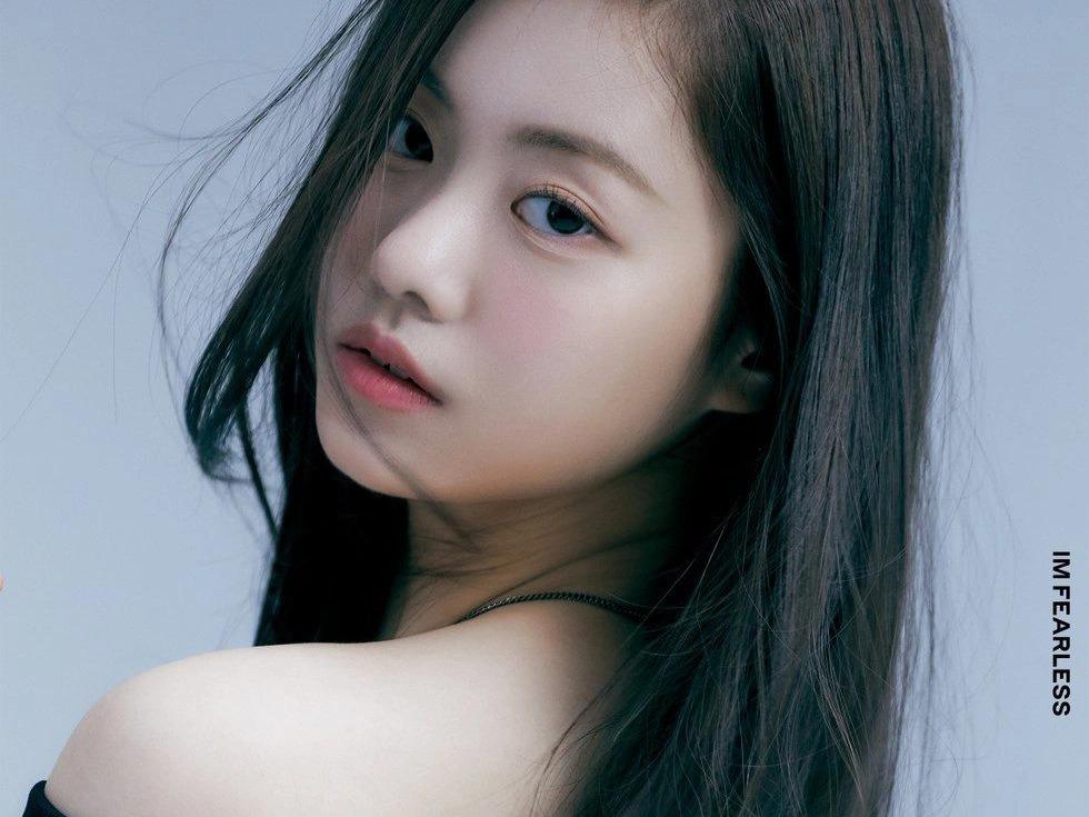 Nữ thần tượng sinh năm 2005 đang là tâm điểm tranh cãi-11