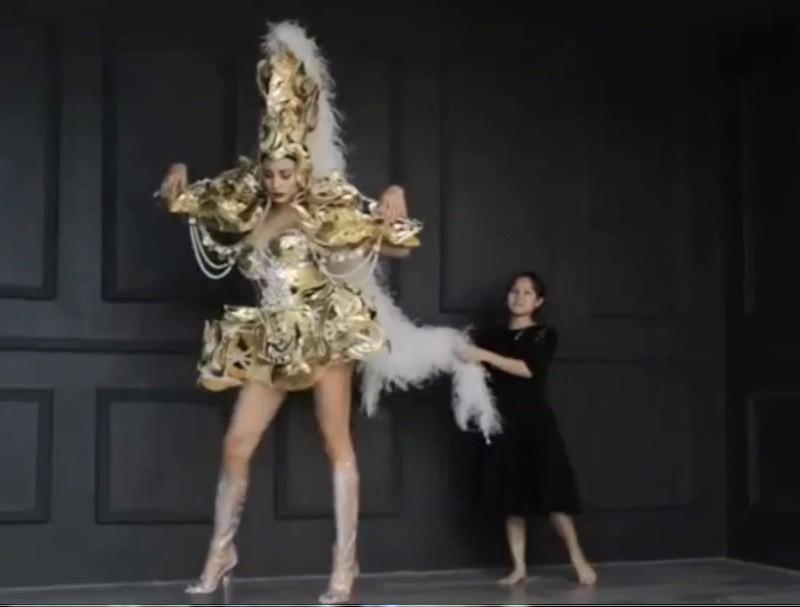 Mỹ nhân Vbiz cao như sào, Hà Hồ và Hương Giang làm không lại-15