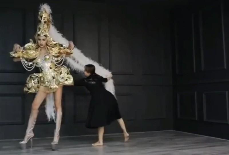 Mỹ nhân Vbiz cao như sào, Hà Hồ và Hương Giang làm không lại-14