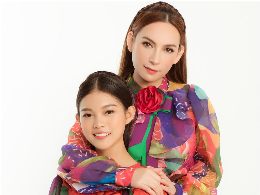 Con gái nuôi Phi Nhung bị chỉ trích khi cosplay cố ca sĩ-4