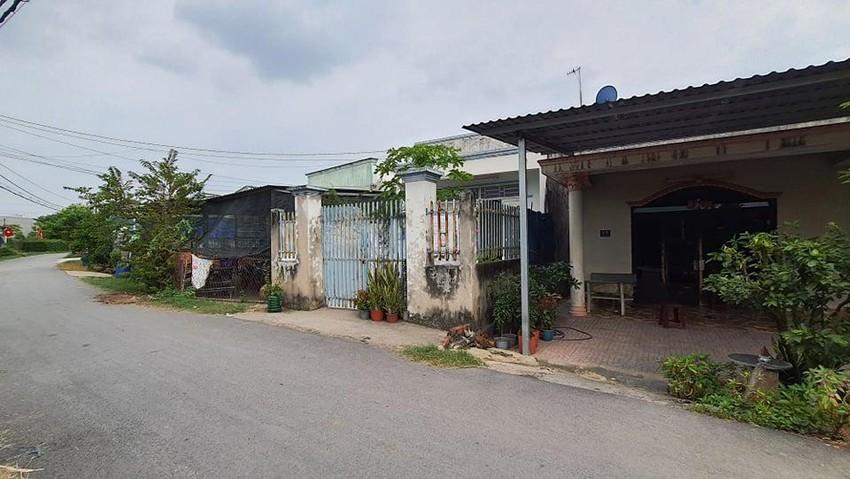 Mẹ bé gái 7 tuổi tử vong nghi bị bạo hành nói gì với công an?-1