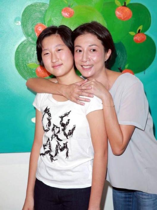 Tuổi 49 của Ngô Ỷ Lợi - hoa hậu từng khiến Thành Long u mê-6