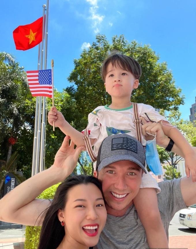 3 năm hôn nhân nhiều cách trở của Hoàng Oanh và chồng Tây-10