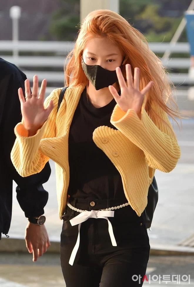 Outfit sân bay của Jennie lên ảnh chất chơi, thực tế khác xa-4
