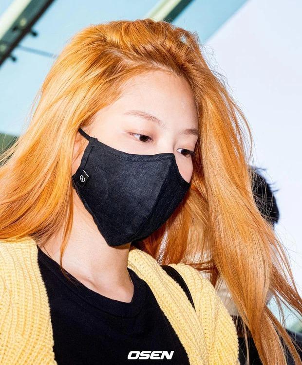 Outfit sân bay của Jennie lên ảnh chất chơi, thực tế khác xa-9