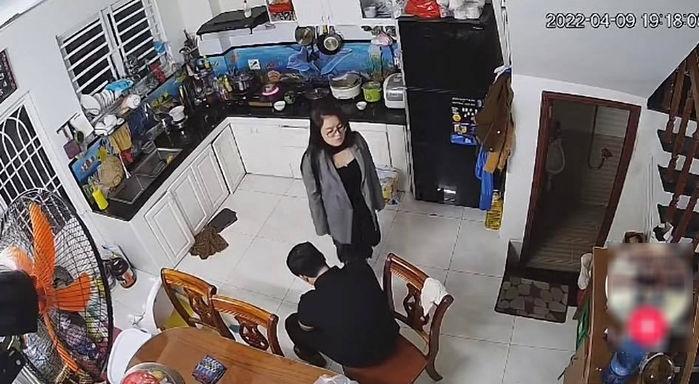 Tủ bếp rơi vỡ toang, cô gái suýt chết trong chính căn bếp nhà mình-2