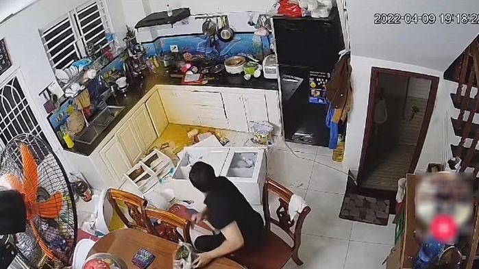 Tủ bếp rơi vỡ toang, cô gái suýt chết trong chính căn bếp nhà mình-3