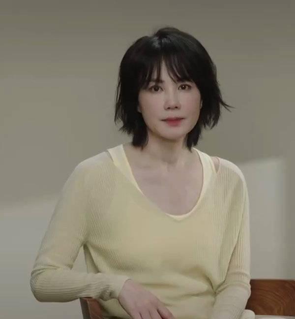 Vương Phi hốt 100 tỷ, tiện khoe sắc vóc Tạ Đình Phong đắm say-1