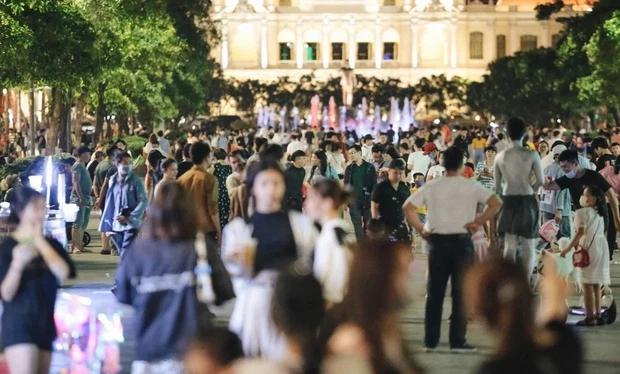 Những lần chém đẹp khách tham quan phố đi bộ Nguyễn Huệ-1