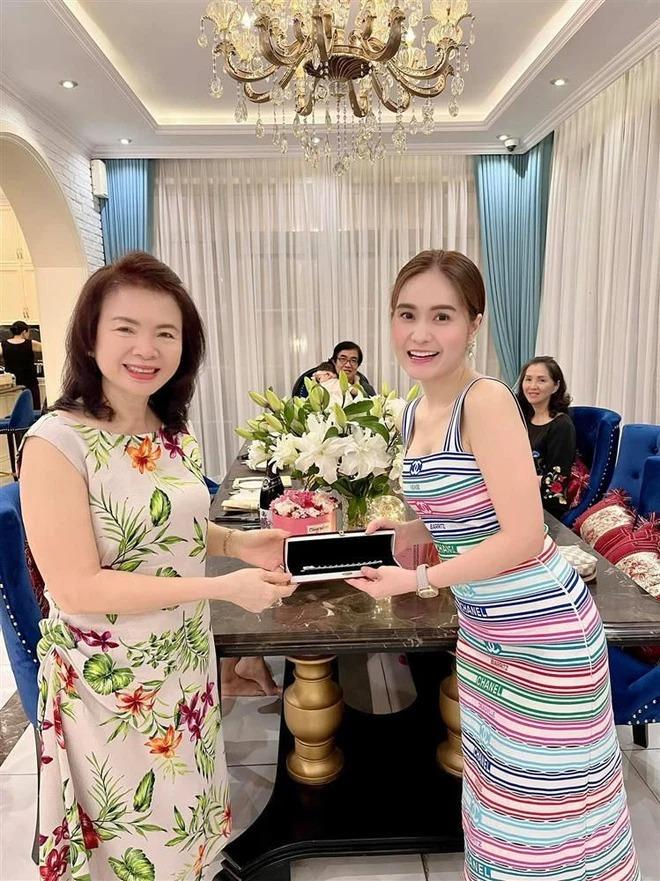 Lệ Quyên đụng hàng từ sao Hàn đến Việt, thua cả Phượng Chanel-7