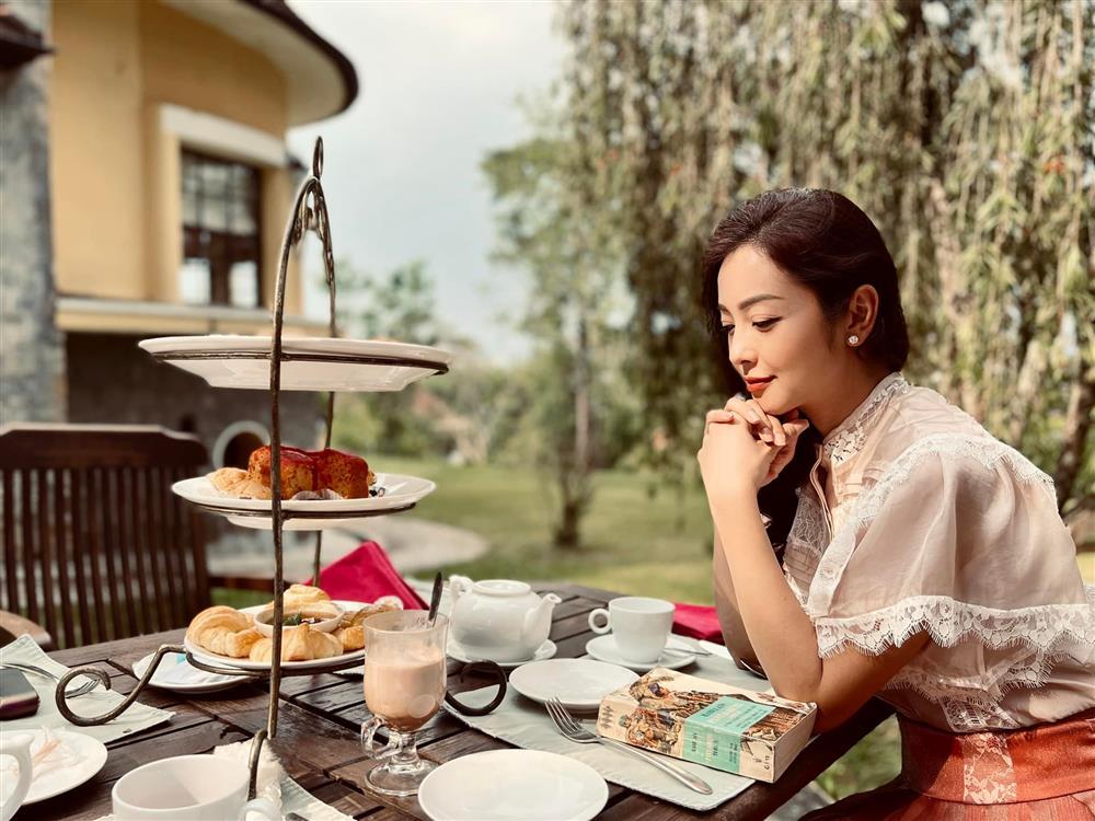 Con gái nuôi Phi Nhung khoe xấp tiền đô sau ồn ào cosplay mẹ-5