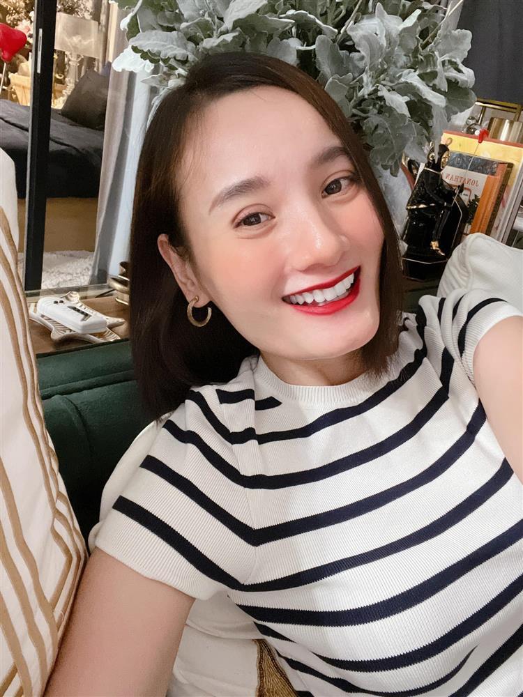 Con gái nuôi Phi Nhung khoe xấp tiền đô sau ồn ào cosplay mẹ-6