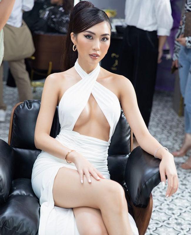 Kiểu váy lộ từ vòng 1 xuống vòng 2 khiến sao Việt đổ đứ đừ-11