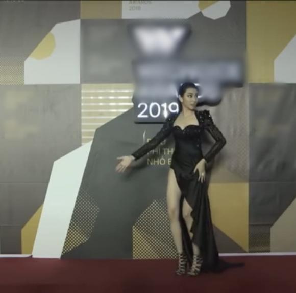 Hoa hậu Thùy Tiên bị fan bao vây ngay bên ngoài toilet-1