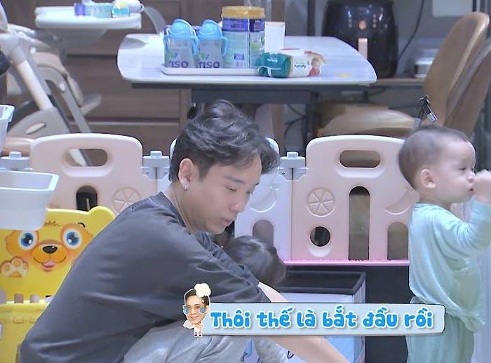 4 ông bố bỉm sữa vật lộn khi phải chăm con thay vợ-5