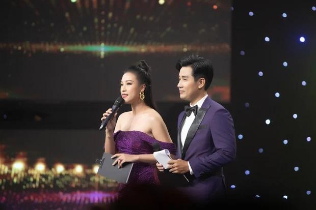 Hoàng Oanh đính chính về chồng Tây ngay tại show Hương Giang-3