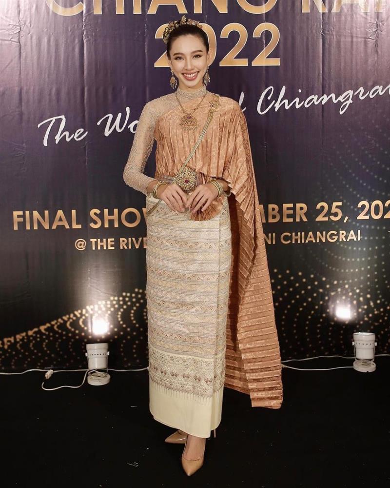 Những lần Thùy Tiên diện đồ truyền thống Thái gây sốt-9