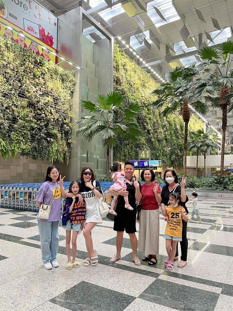 Doan Di Bang let 3 nannies travel abroad and enjoy like a giant-1