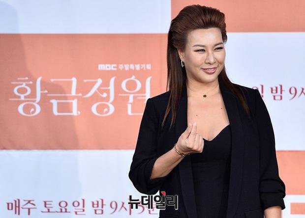 Ngoại hình cực chiến ngoài đời của mẹ nữ chính Hẹn Hò Chốn Công Sở-6