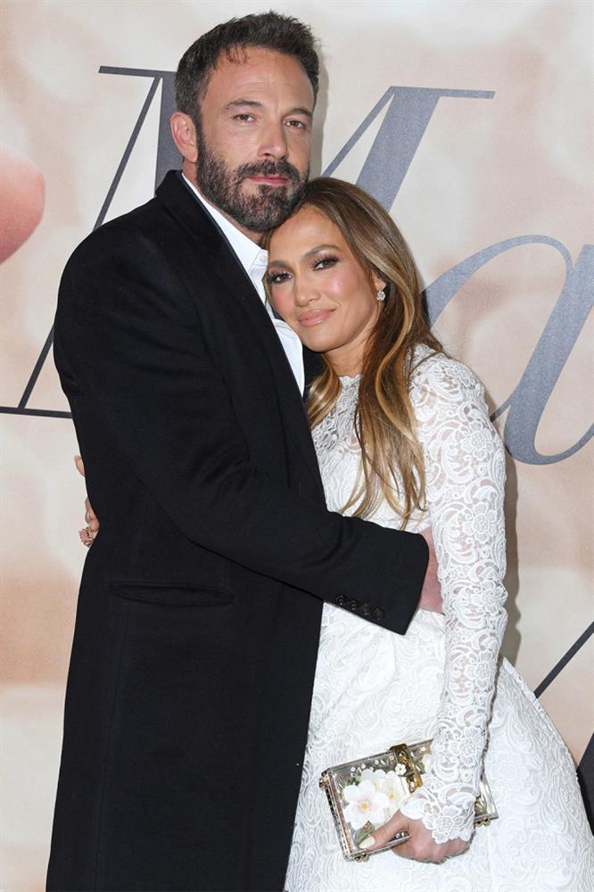 Jennifer Lopez được Ben Affleck cầu hôn khi đang tắm-4