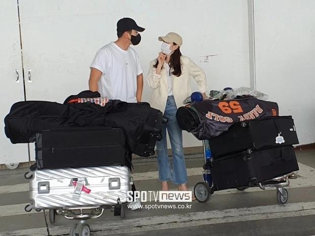 Hyun Bin - Son Ye Jin gặp sự cố ngay khi đáp xuống sân bay Mỹ-1