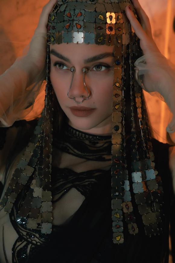 Hà Hồ hóa nữ hoàng Ai Cập mà nghiện khoe bầu ngực khủng bố-2