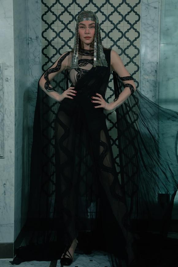 Hà Hồ hóa nữ hoàng Ai Cập mà nghiện khoe bầu ngực khủng bố-4