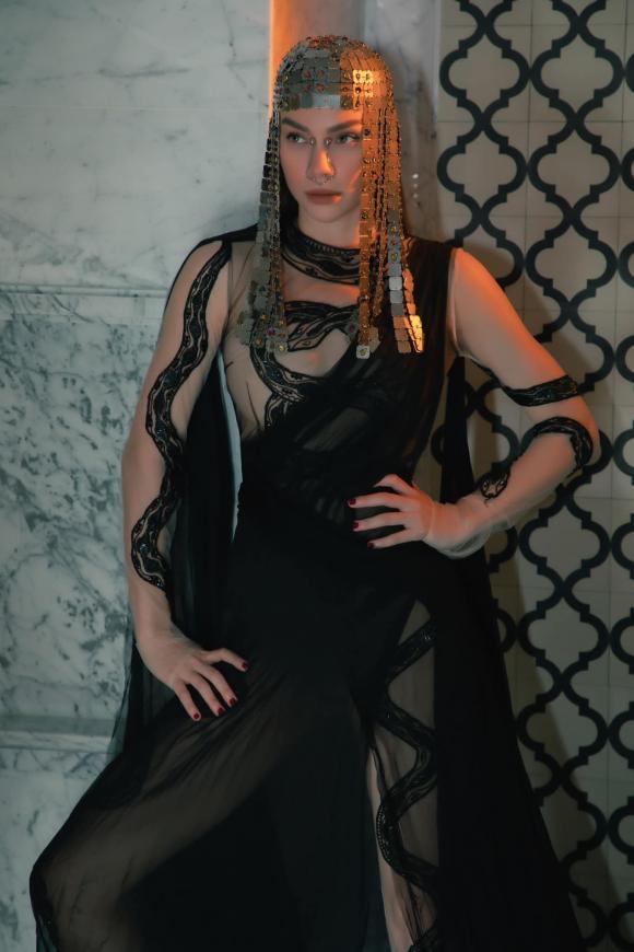 Hà Hồ hóa nữ hoàng Ai Cập mà nghiện khoe bầu ngực khủng bố-6