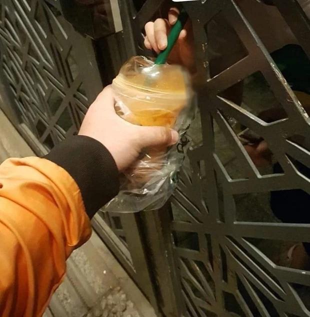 Khách làm mất chìa khóa cửa, shipper giải quyết đơn hàng cưng xỉu-1