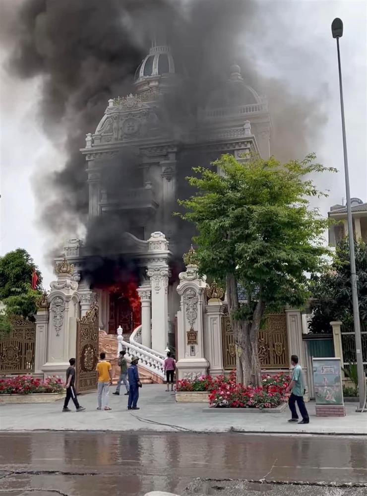 Hé lộ nguyên nhân cháy lâu đài ở Quảng Ninh, chủ nhà tử vong-1