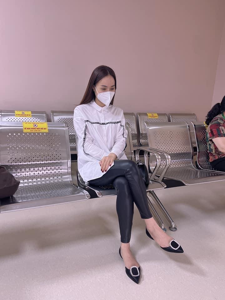 Đưa chồng vào viện, vợ ba Công Lý bị gọi là giúp việc-2