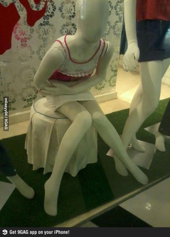 Hú hồn ma-nơ-canh ghẹo khách, ù té luôn chứ mua sắm gì nữa!-7