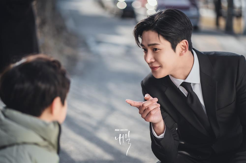 Mỹ nam Thần chết: Lee Soo Hyuk đẹp vô thực có bằng Lee Dong Wook?-7