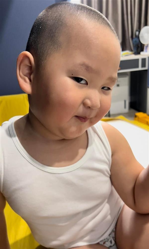 Trà My Idol hết vía khi cậu út mang cọ toilet ra chải đầu anh-4