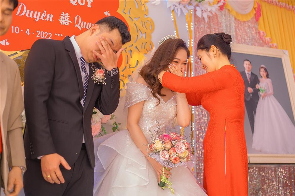 The wedding groom burst into tears, the bride laughed like a season-3
