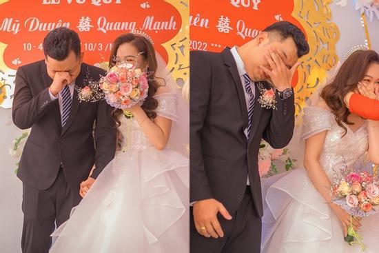 Đám cưới chú rể bật khóc nức nở, cô dâu cười như được mùa