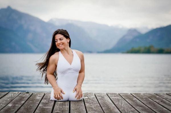 Mối tình đẹp của cô gái khuyết thân dưới và anh chàng sét ái tình-1