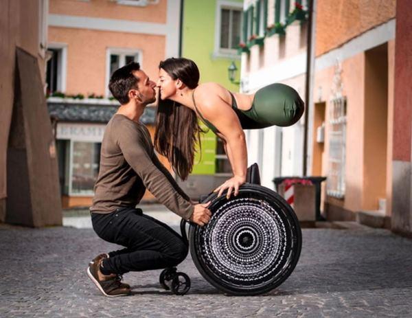 Mối tình đẹp của cô gái khuyết thân dưới và anh chàng sét ái tình-2