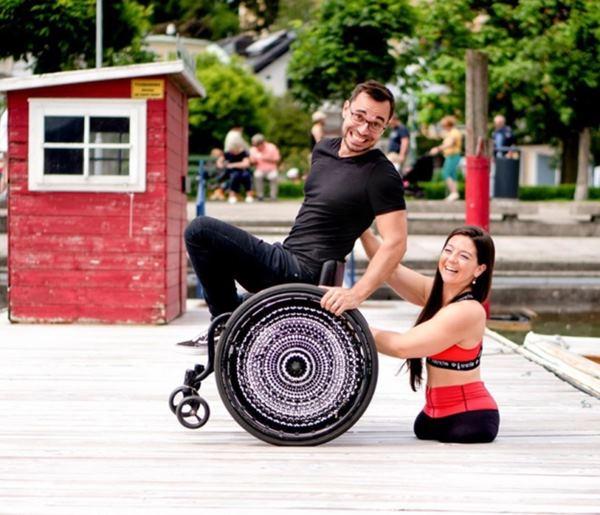 Mối tình đẹp của cô gái khuyết thân dưới và anh chàng sét ái tình-3