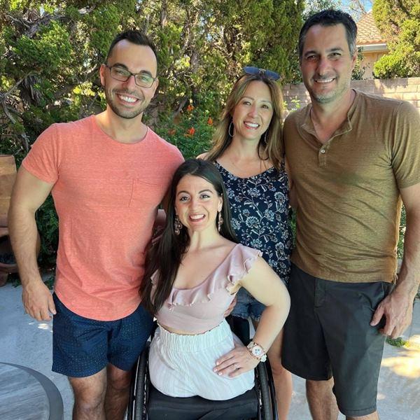 Mối tình đẹp của cô gái khuyết thân dưới và anh chàng sét ái tình-7