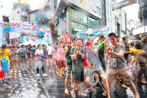 Lễ hội té nước Thái Lan tiếp tục bị cấm té nước-1