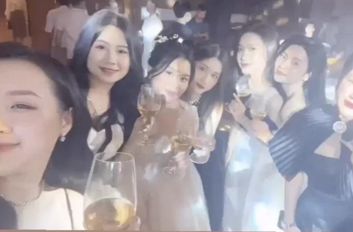 Đoàn Văn Hậu chạm trán tình cũ, thái độ ra sao?-8