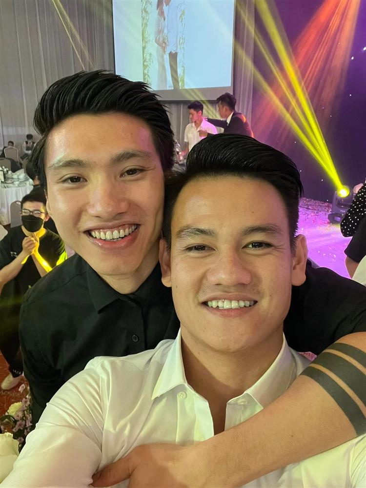 Đoàn Văn Hậu chạm trán tình cũ, thái độ ra sao?-7