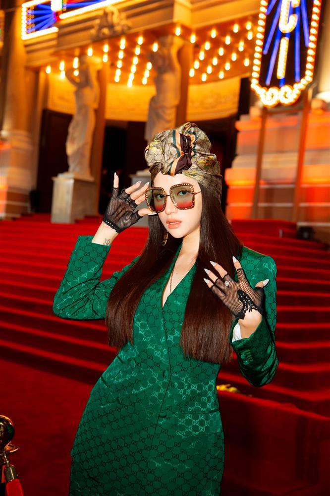 Hương Giang quá đẹp ảnh tự đăng, khác xa ảnh bị chụp-4