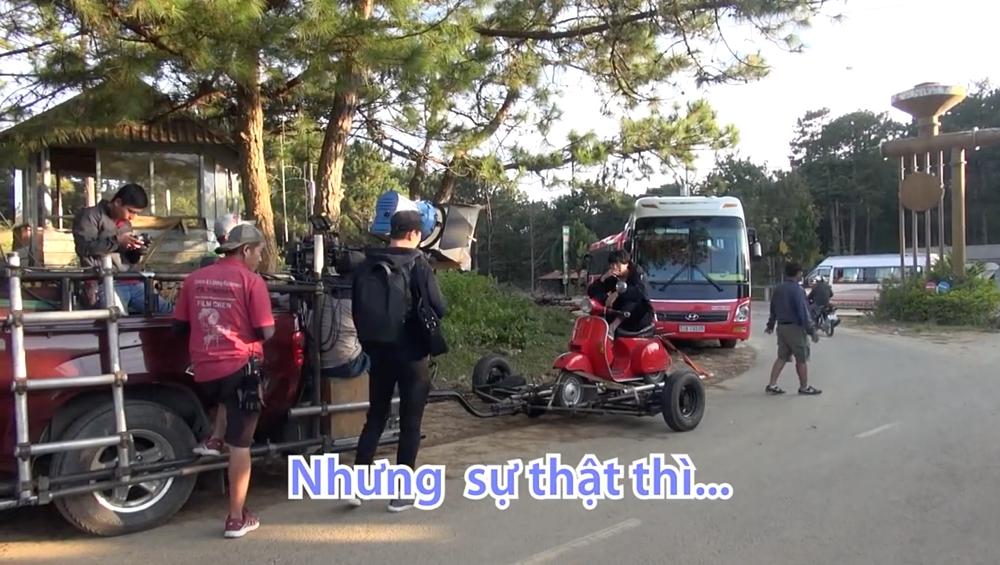 Tài tử Giày Thủy Tinh chật vật tập lái xe máy khi đóng phim ở Việt Nam-3