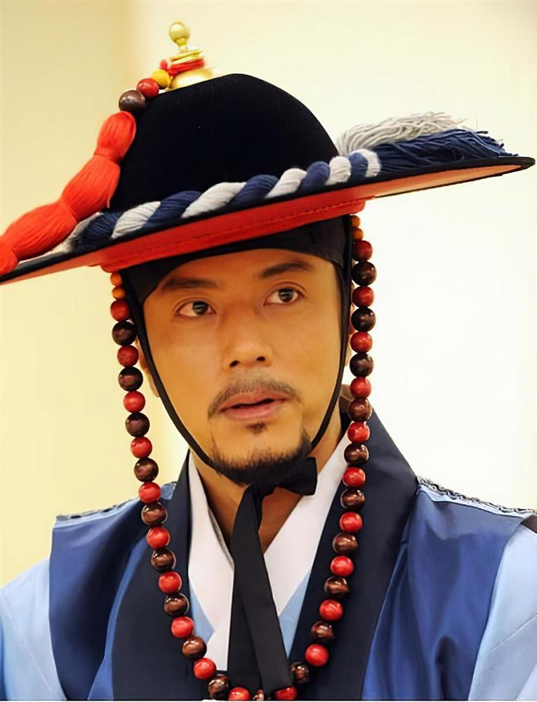 Tài tử Giày Thủy Tinh chật vật tập lái xe máy khi đóng phim ở Việt Nam-12