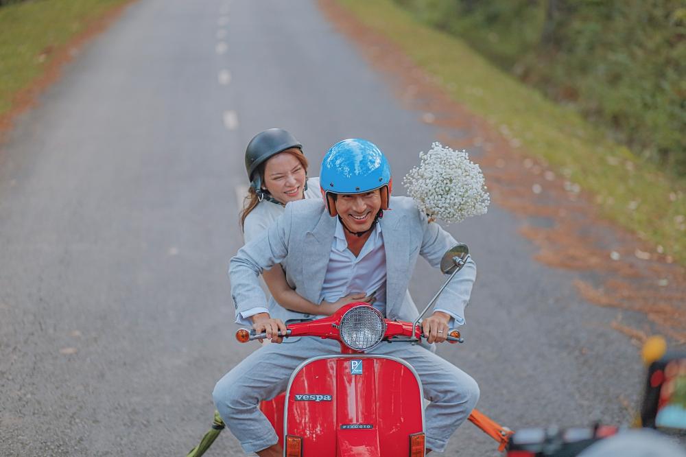 Tài tử Giày Thủy Tinh chật vật tập lái xe máy khi đóng phim ở Việt Nam-15