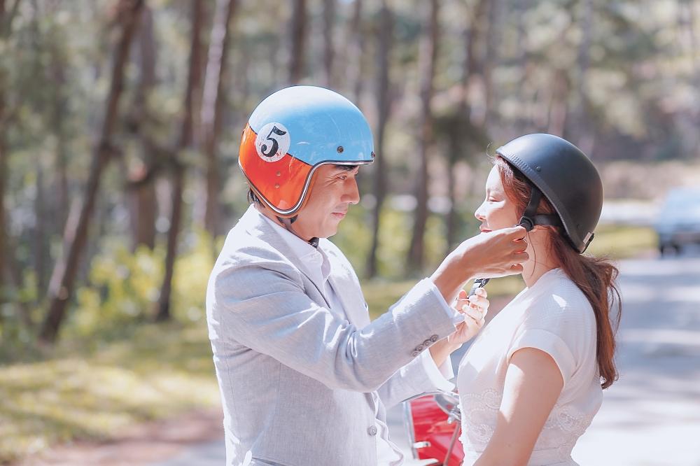 Tài tử Giày Thủy Tinh chật vật tập lái xe máy khi đóng phim ở Việt Nam-16