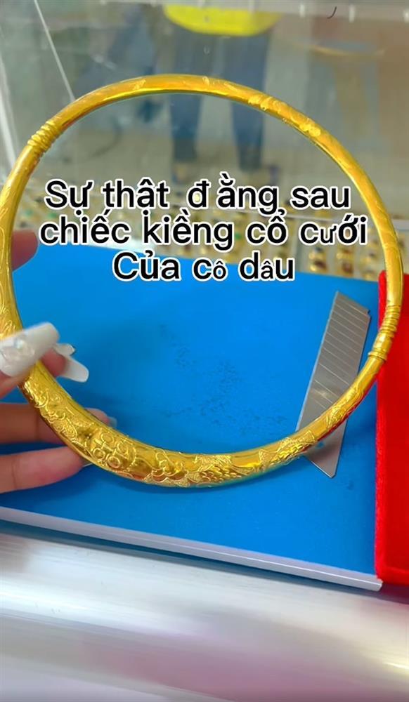 Sự thật ngã ngửa về chiếc kiềng vàng cô dâu được trao hồi môn-1